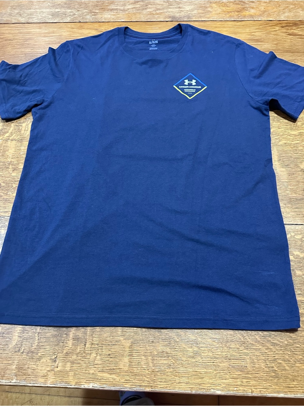 Under Amour men’s xl  Navy Short-Sleeve Tee with Diamond Chest Logo